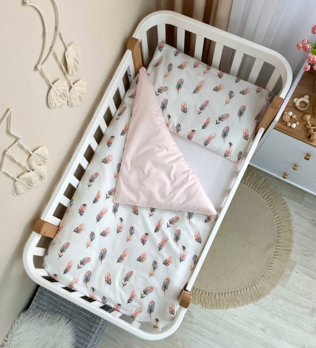 Set lenjerie de schimb pentru patut bebe 3 piese Mix Feather roz (2)